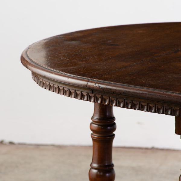 18th Century Italian Oval Walnut Dining Table