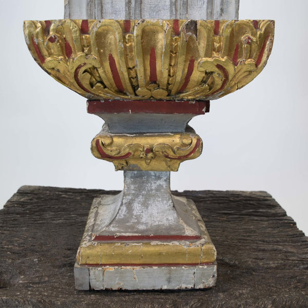 A Large Early 18th Century Italian Carved and Gilded Finial