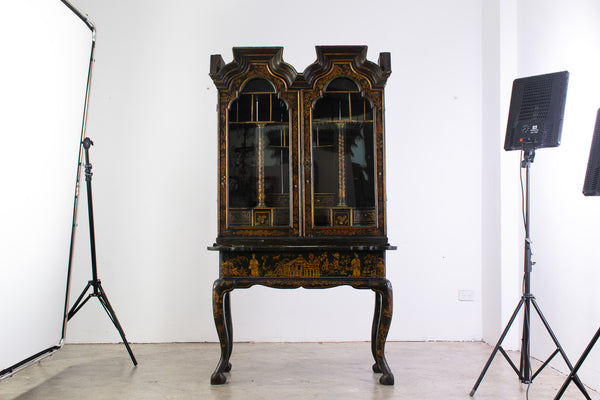 18th Century Italian Chinoiserie Vitrine