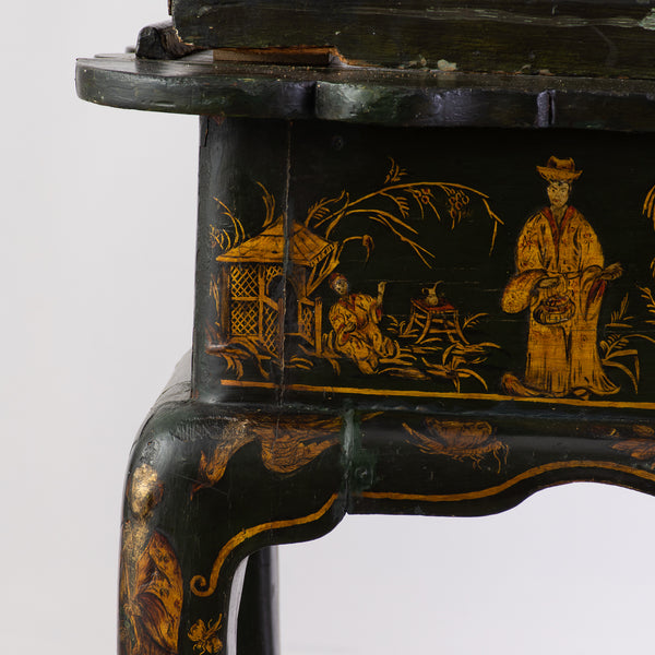 18th Century Italian Chinoiserie Vitrine